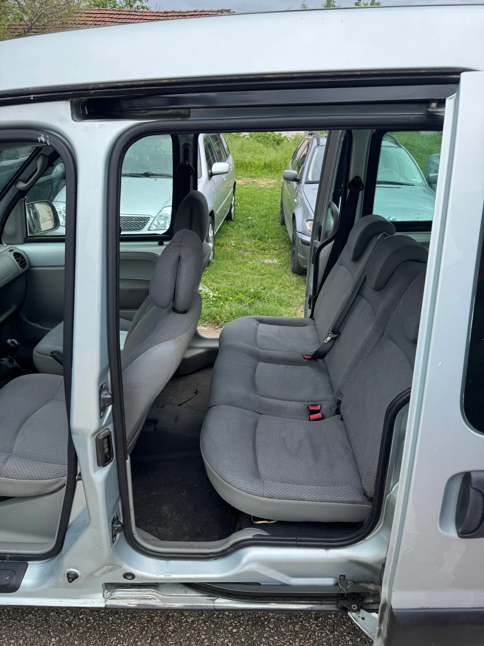 Renault Kangoo 1.2i, снимка 6 - Автомобили и джипове - 54585872