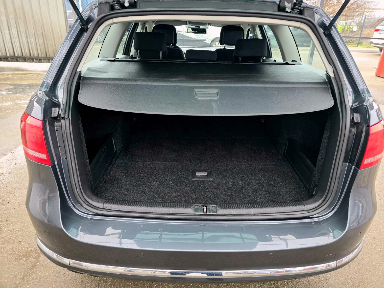 VW Passat 2.0TDI/Common Rail/HIGHLINE, снимка 17 - Автомобили и джипове - 54751367