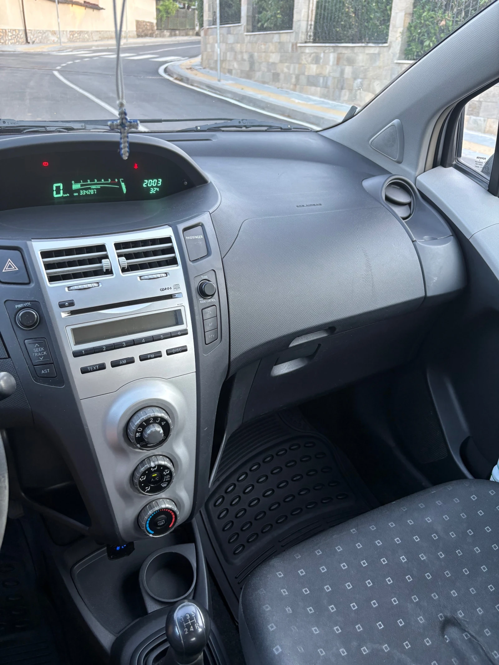 Toyota Yaris, снимка 11 - Автомобили и джипове - 55879612
