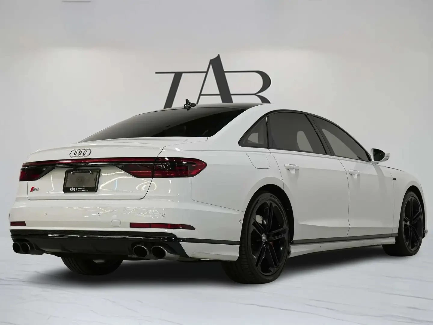 Audi S8 TECHNIK ЦЕНА ДО БЪЛГАРИЯ АВТОКРЕДИТ, снимка 3 - Автомобили и джипове - 55990300