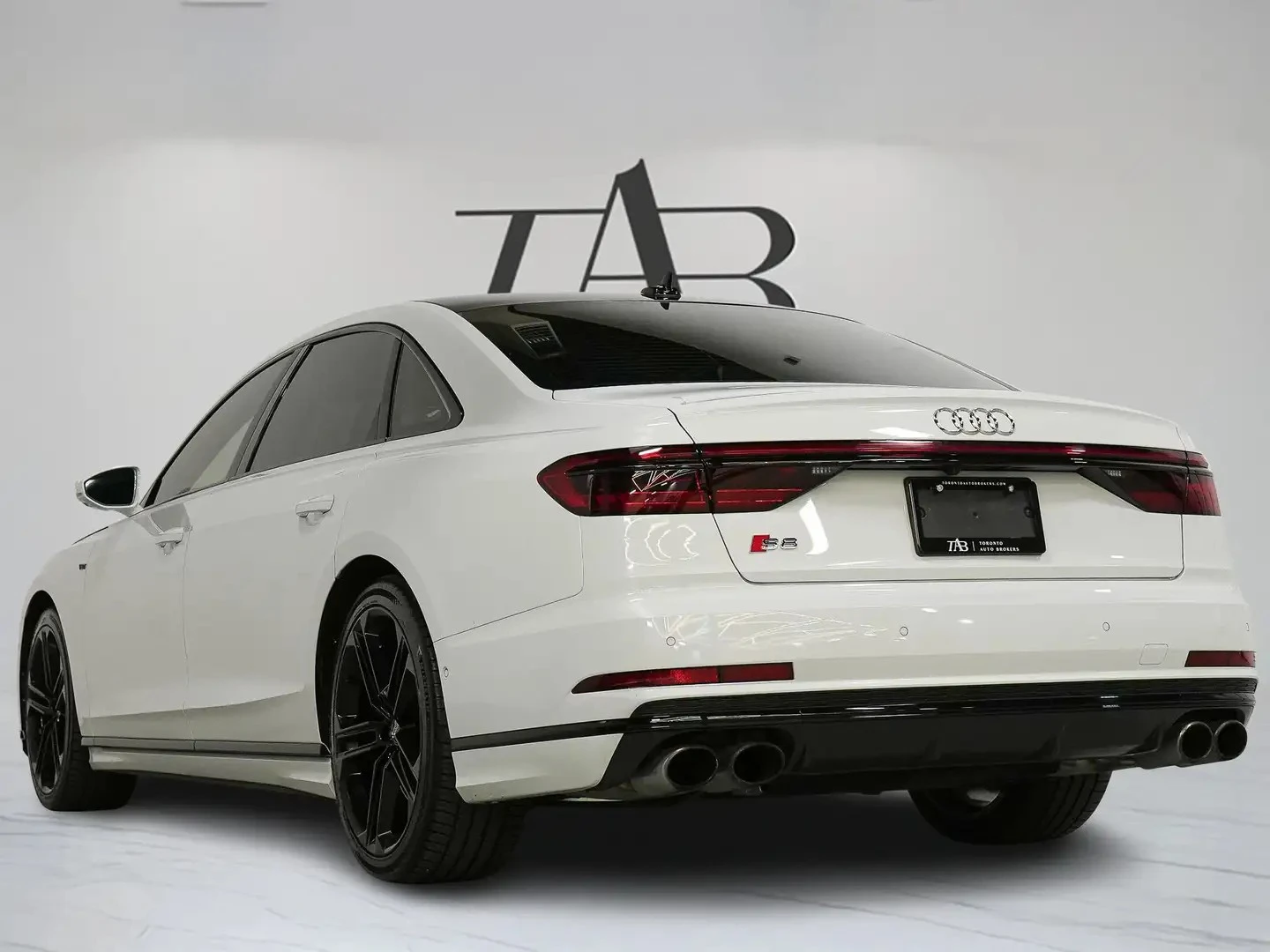 Audi S8 TECHNIK ЦЕНА ДО БЪЛГАРИЯ АВТОКРЕДИТ, снимка 4 - Автомобили и джипове - 55990300