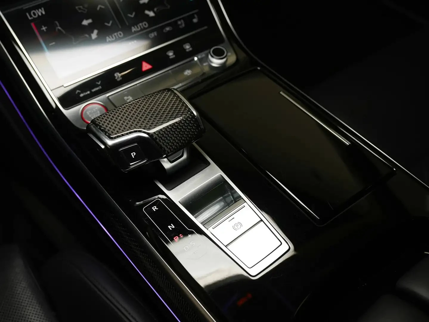 Audi S8 TECHNIK ЦЕНА ДО БЪЛГАРИЯ АВТОКРЕДИТ, снимка 15 - Автомобили и джипове - 55990300