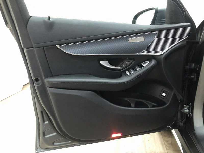 Mercedes-Benz EQC 400/4MATIC/AMG/408HP/DISTR/CAM/LED/NAVI/205E, снимка 15 - Автомобили и джипове - 50470269