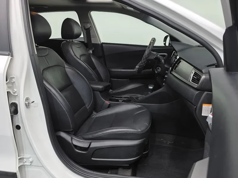 Kia Niro Luxury, снимка 11 - Автомобили и джипове - 55740145