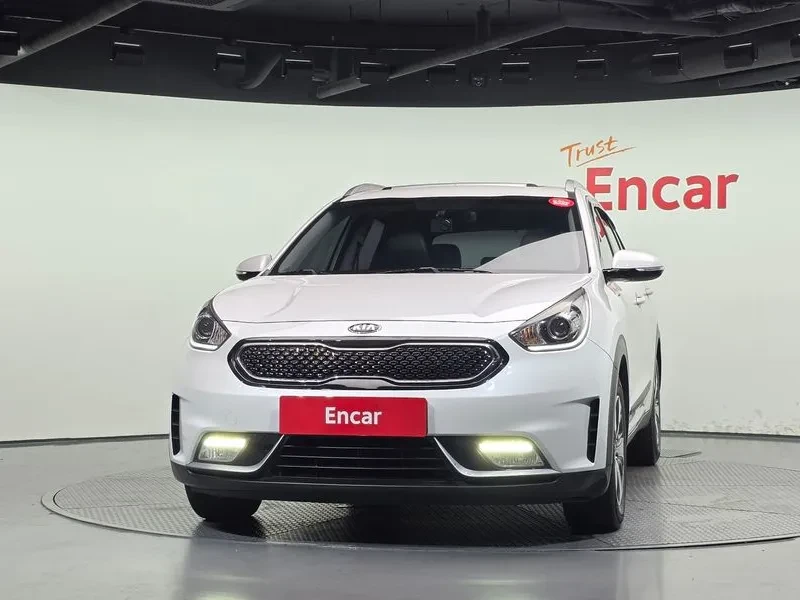 Kia Niro Luxury, снимка 3 - Автомобили и джипове - 55740145