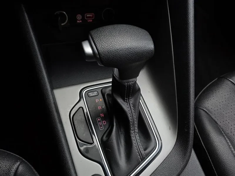 Kia Niro Luxury, снимка 9 - Автомобили и джипове - 55740145