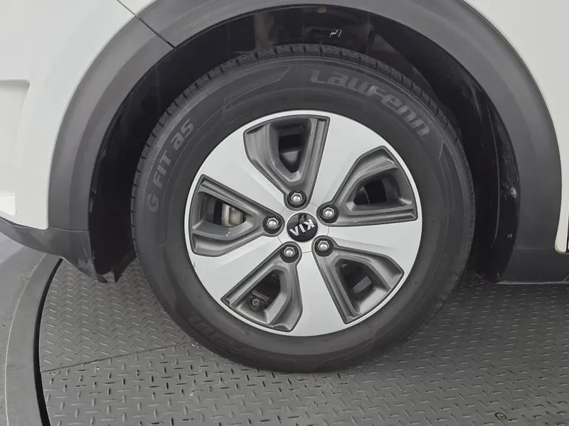Kia Niro Luxury, снимка 5 - Автомобили и джипове - 55740145