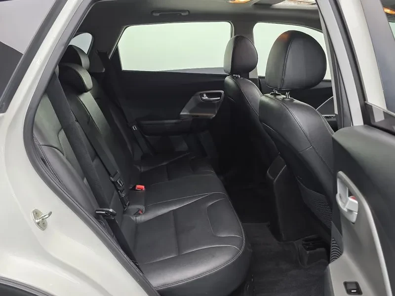 Kia Niro Luxury, снимка 12 - Автомобили и джипове - 55740145