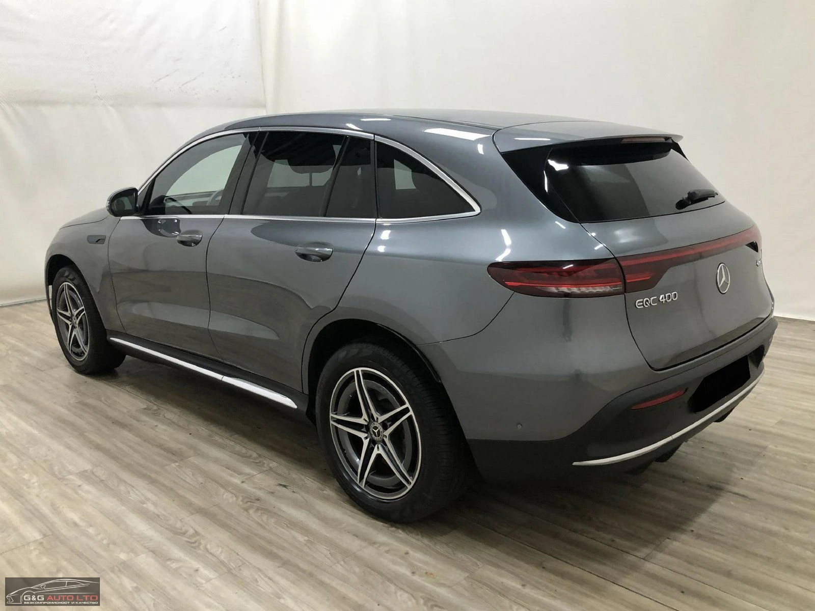Mercedes-Benz EQC 400/4MATIC/AMG/408HP/DISTR/CAM/LED/NAVI/205E - изображение 4