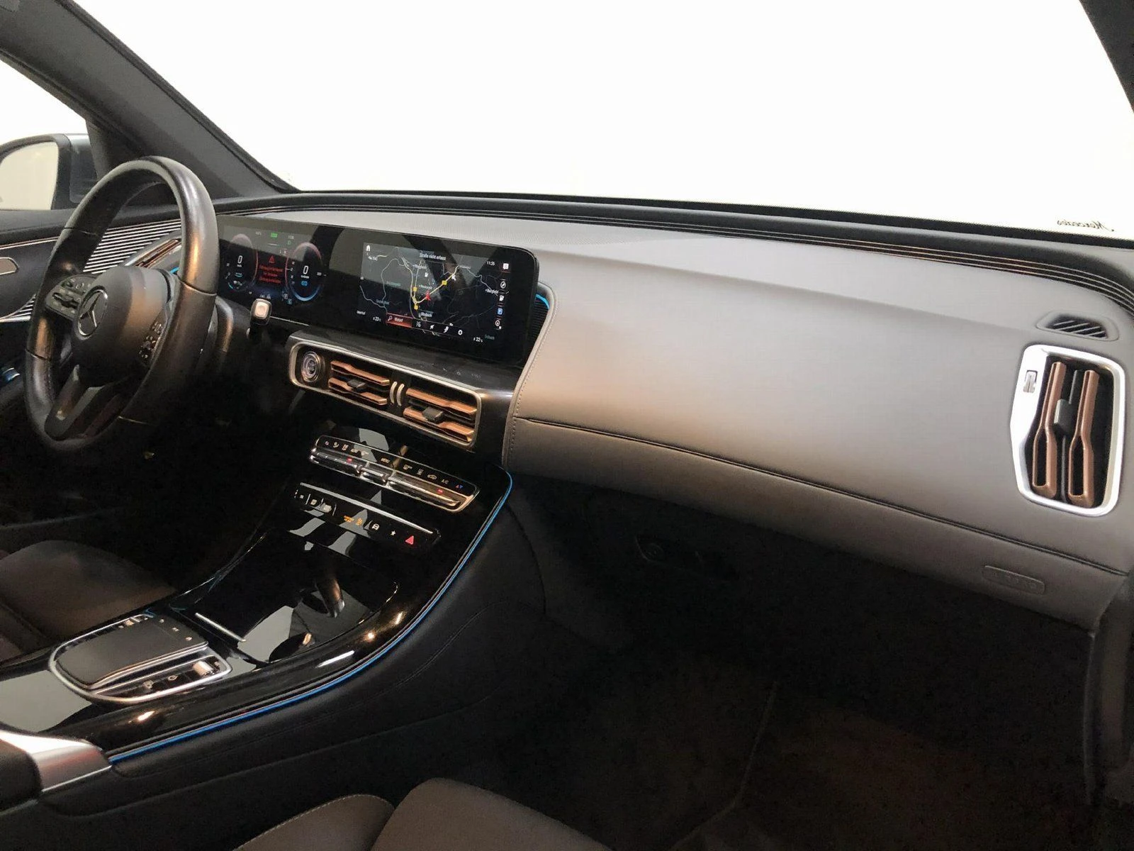 Mercedes-Benz EQC 400/4MATIC/AMG/408HP/DISTR/CAM/LED/NAVI/205E | Mobile.bg   11
