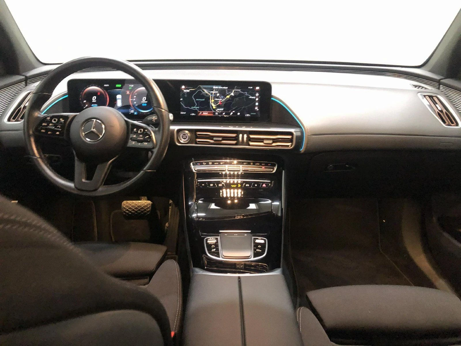 Mercedes-Benz EQC 400/4MATIC/AMG/408HP/DISTR/CAM/LED/NAVI/205E - изображение 10