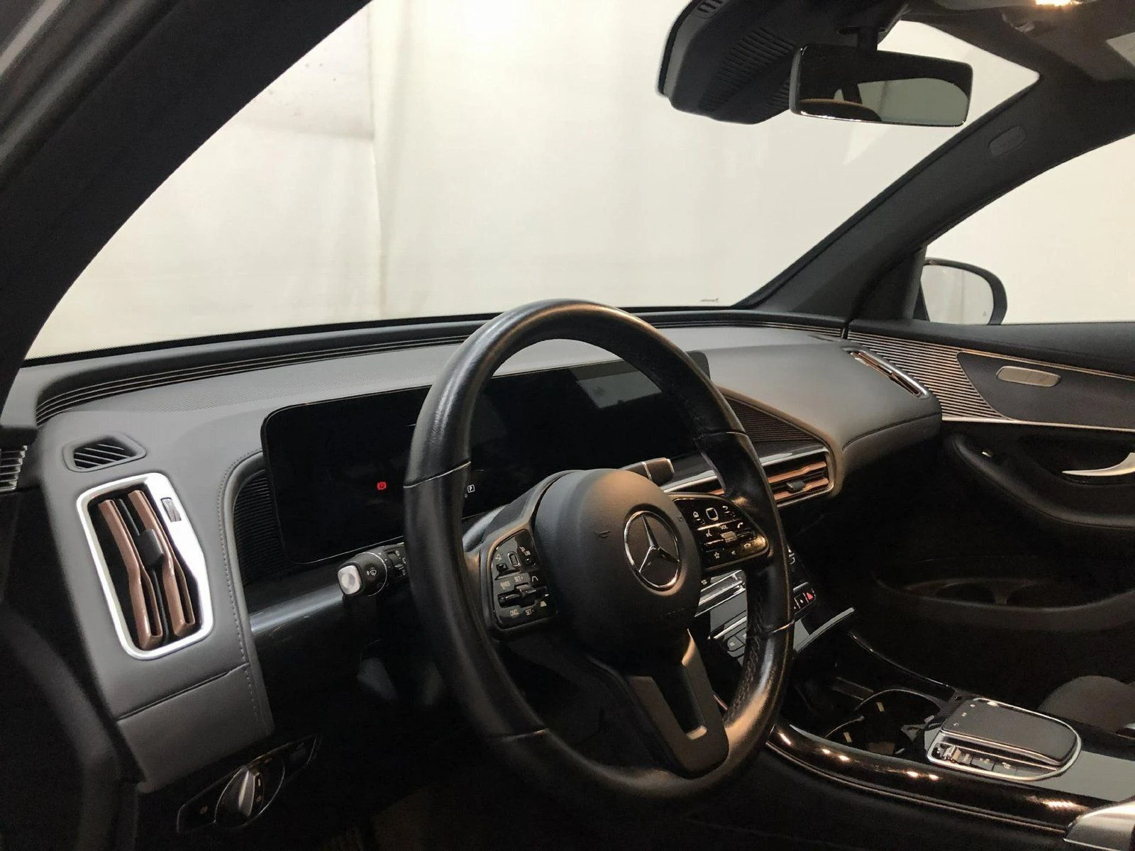Mercedes-Benz EQC 400/4MATIC/AMG/408HP/DISTR/CAM/LED/NAVI/205E - изображение 8