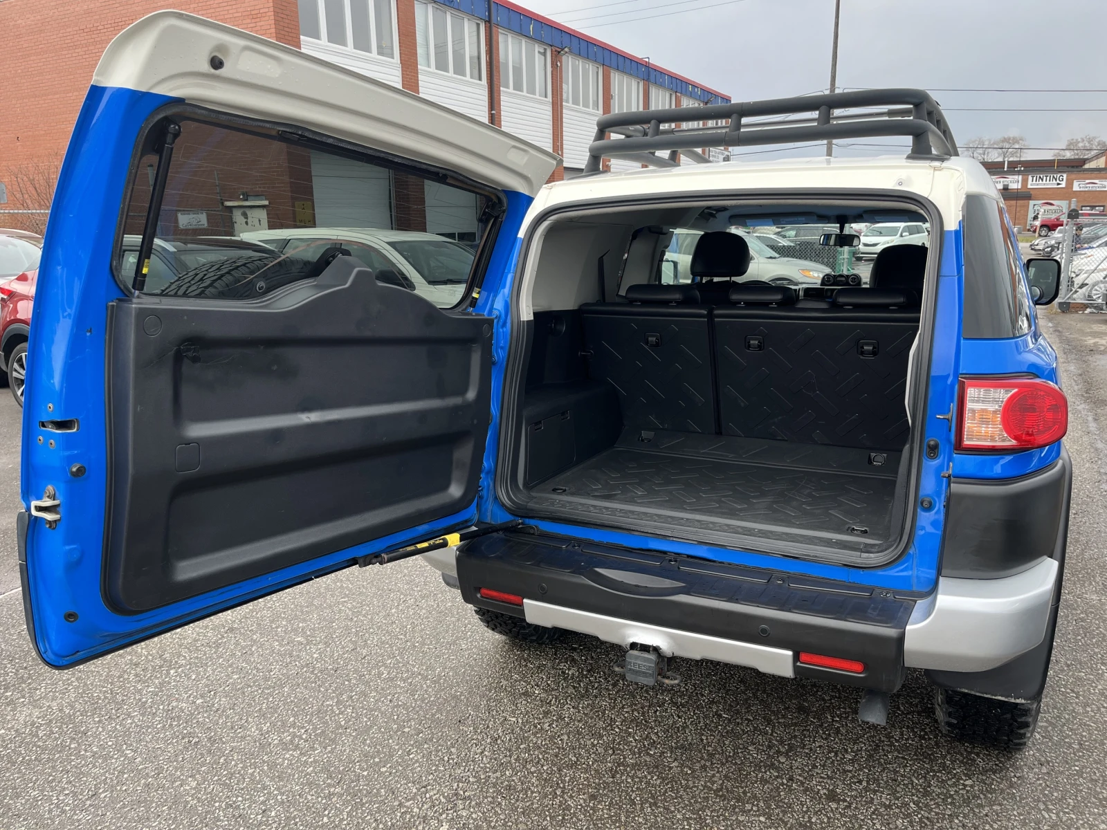 Toyota Fj cruiser C PACKAGE* AWD 4.0L V6* ТОП СЪСТОЯНИЕ - изображение 7