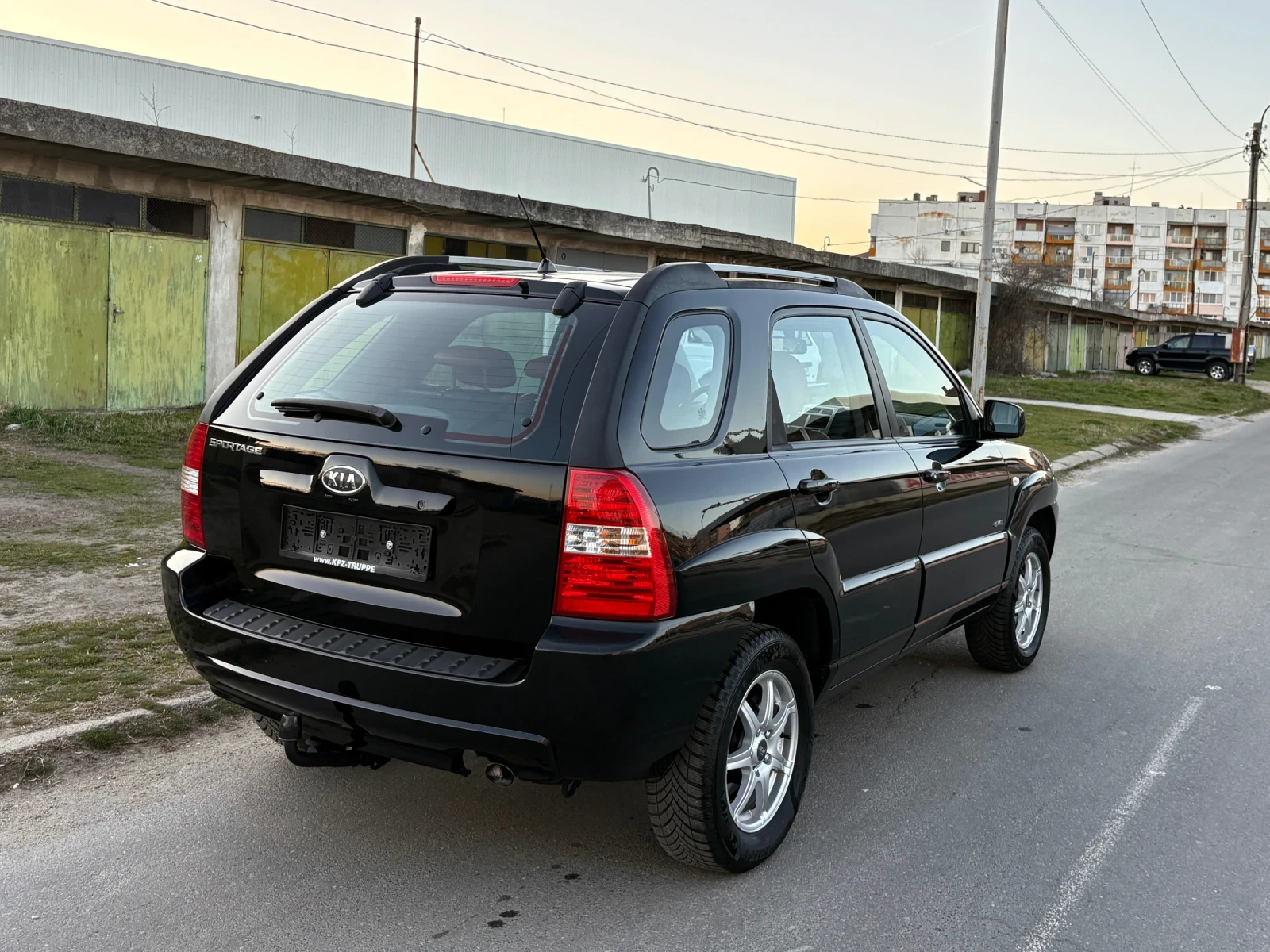 Kia Sportage 2.0i  4X4* ACTIVE* Нави* 192 000км* , снимка 4 - Автомобили и джипове - 53748894