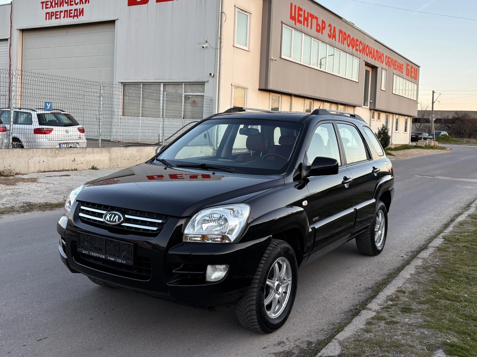 Kia Sportage 2.0i  4X4* ACTIVE* Нави* 192 000км* , снимка 2 - Автомобили и джипове - 53748894