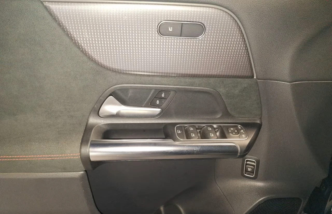 Mercedes-Benz EQA 250* AMG* CAMERA* KEYLESS* LED* CARPLAY* , снимка 7 - Автомобили и джипове - 53957300