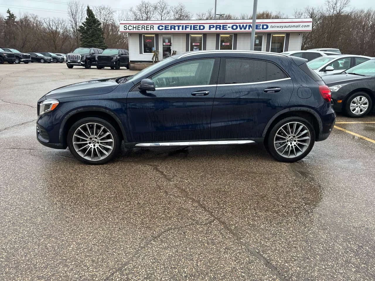 Mercedes-Benz GLA 250 /CARFAX/ПАНОРАМА/ПОДГРЕВИ/ДВА КЛЮЧА, снимка 3 - Автомобили и джипове - 54115275