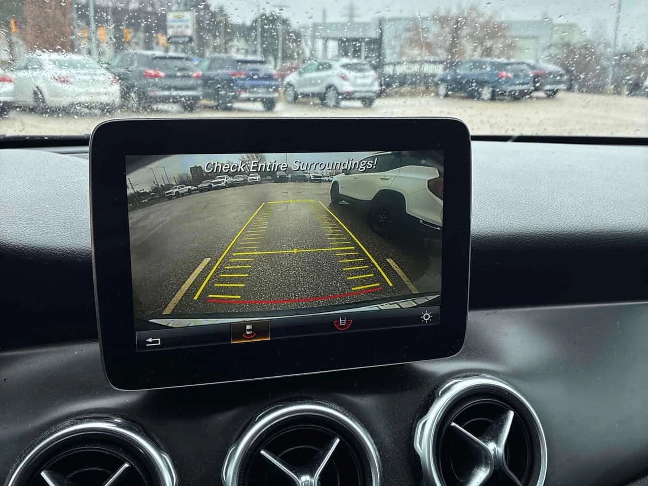 Mercedes-Benz GLA 250 /CARFAX/ПАНОРАМА/ПОДГРЕВИ/ДВА КЛЮЧА, снимка 11 - Автомобили и джипове - 54115275