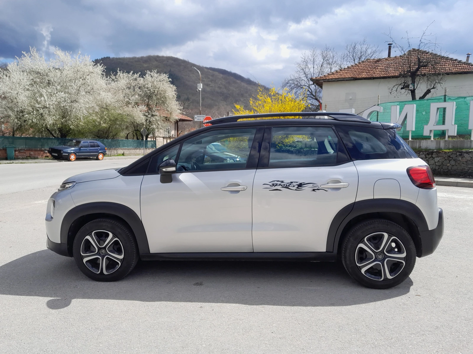 Citroen C3 Aircross 1.2 PureTech 110 S&S Shine, снимка 2 - Автомобили и джипове - 54170855