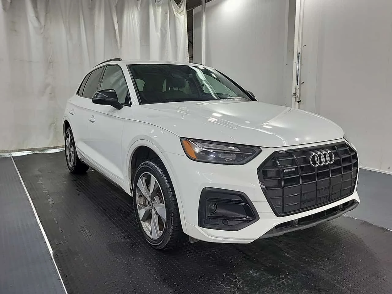 Audi Q5 * Komfort * ДИСТРОНИК* КАМЕРА* ПОДГРЕВ* , снимка 3 - Автомобили и джипове - 54890638