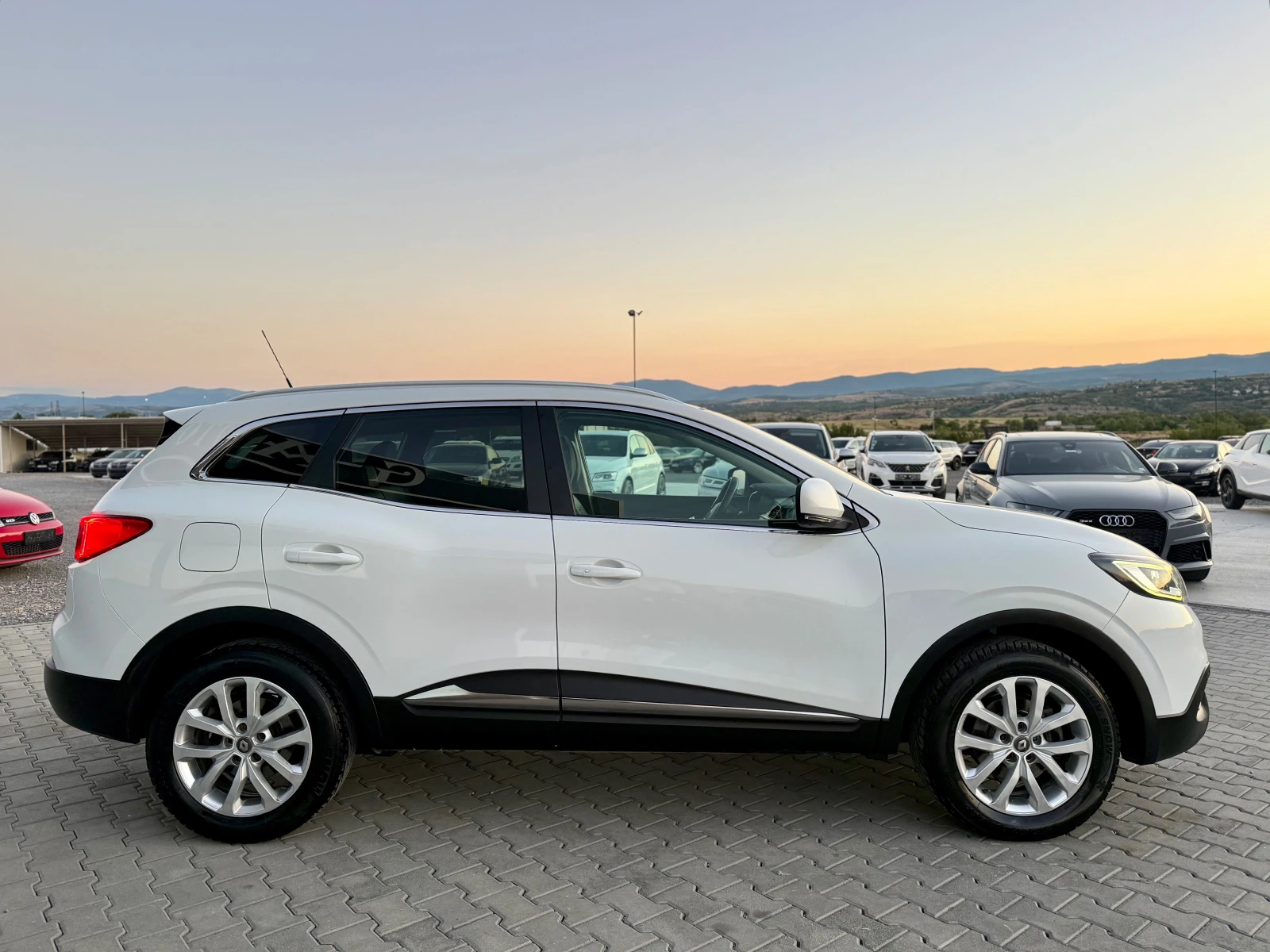 Renault Kadjar 1.5dci СОБСТВЕН ЛИЗИНГ !!!, снимка 4 - Автомобили и джипове - 55468881