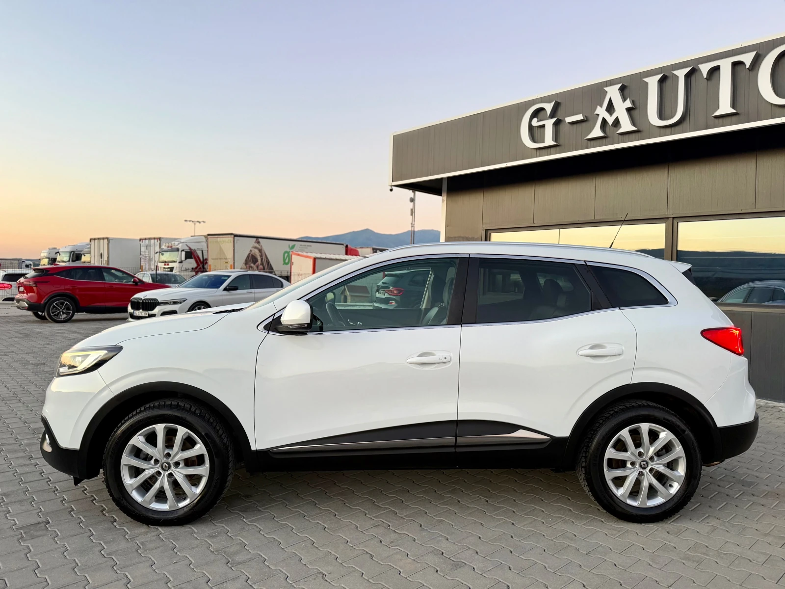 Renault Kadjar 1.5dci СОБСТВЕН ЛИЗИНГ !!!, снимка 8 - Автомобили и джипове - 55468881