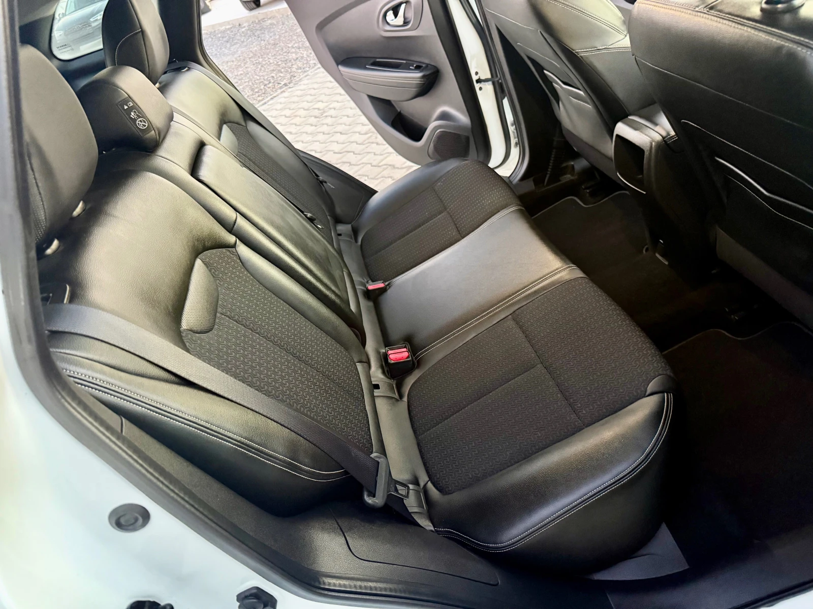 Renault Kadjar 1.5dci СОБСТВЕН ЛИЗИНГ !!!, снимка 12 - Автомобили и джипове - 55468881