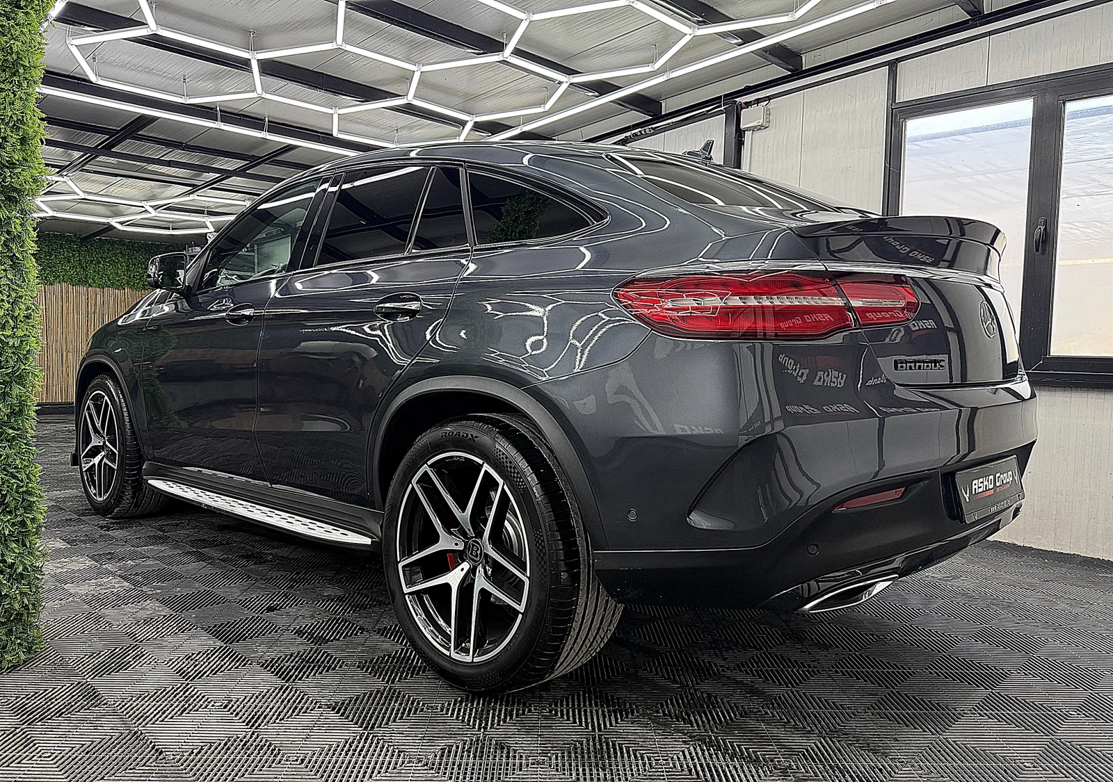 Mercedes-Benz GLE 350 KUPE/BRABUS/2xTV/Keyless/СОБСТВЕН ЛИЗИНГ, снимка 4 - Автомобили и джипове - 55836508