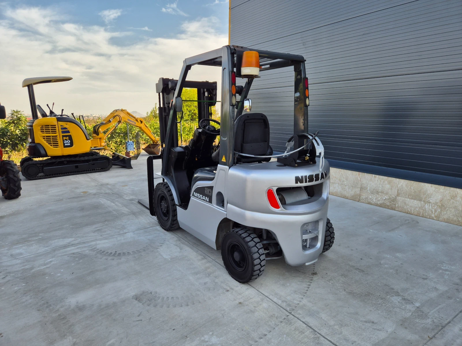  Nissan 2  /  / +  /  | Mobile.bg   3