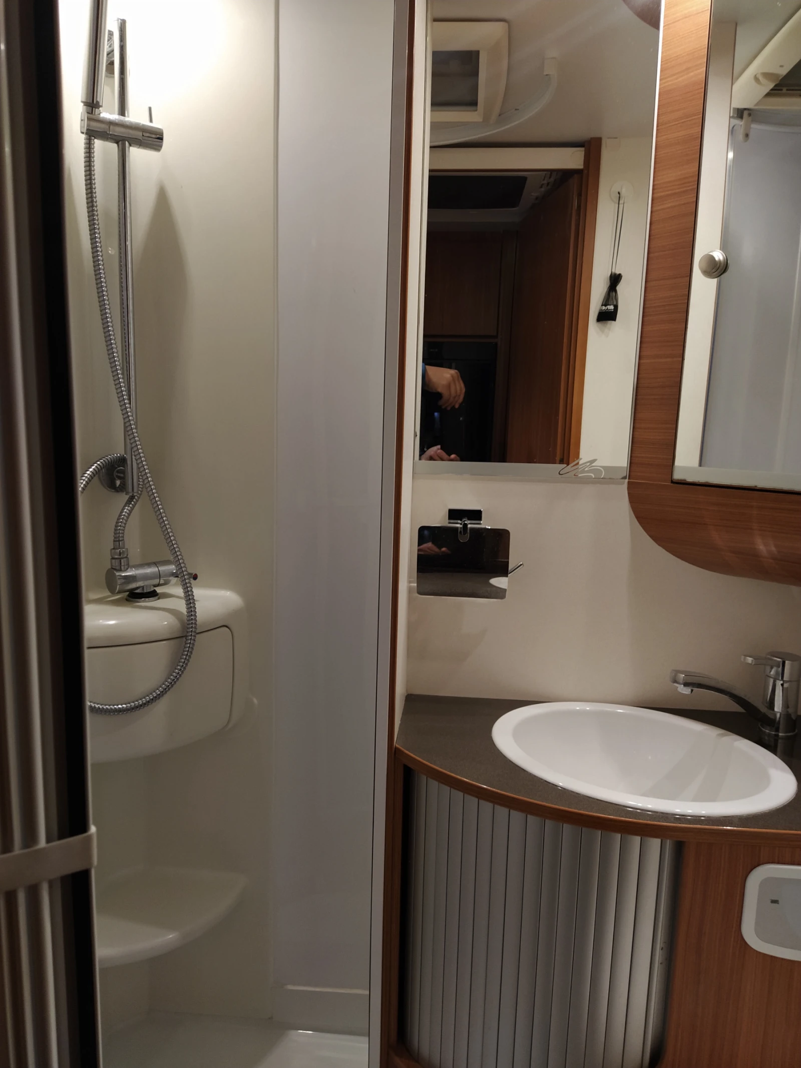Кемпер Adria MATRIX, снимка 16 - Каравани и кемпери - 54487320