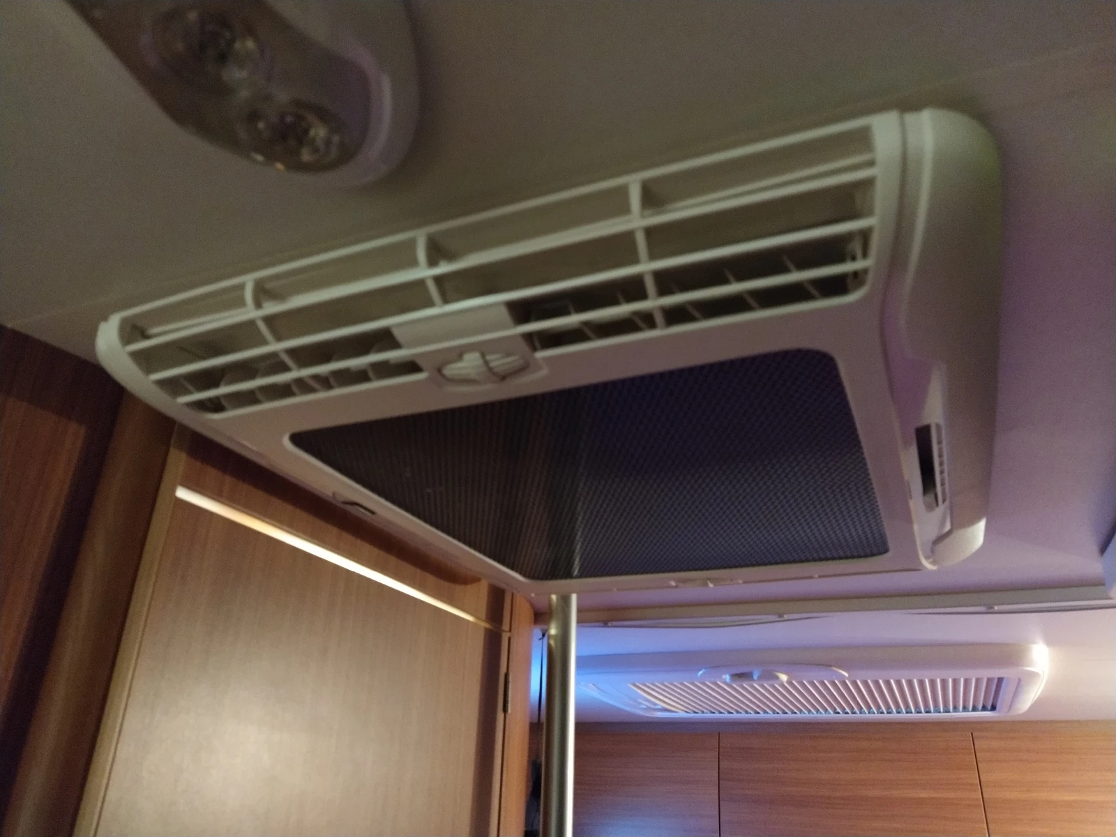 Кемпер Adria MATRIX, снимка 12 - Каравани и кемпери - 54487320