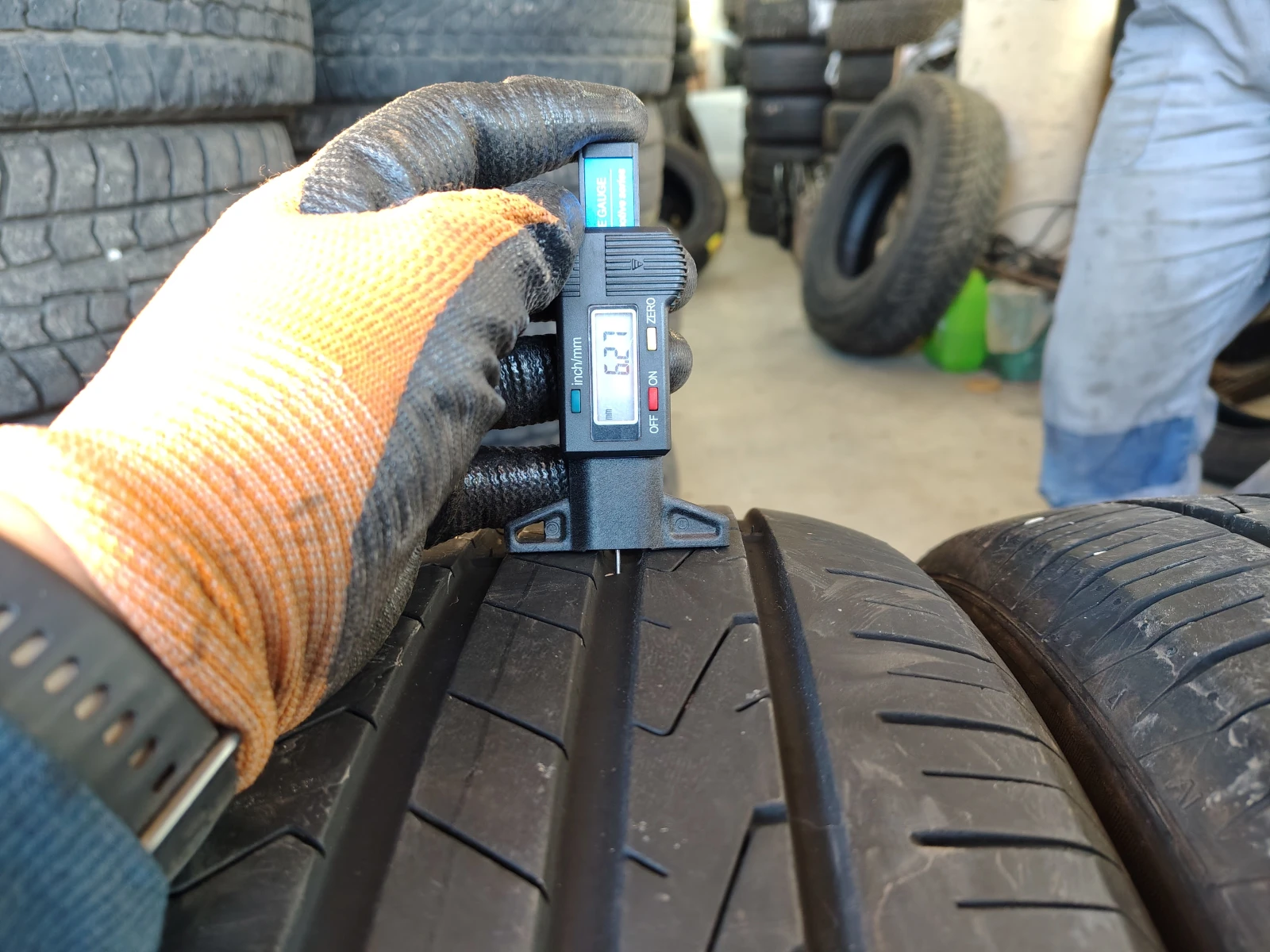 Гуми Летни 235/55R17, снимка 5 - Гуми и джанти - 54086141