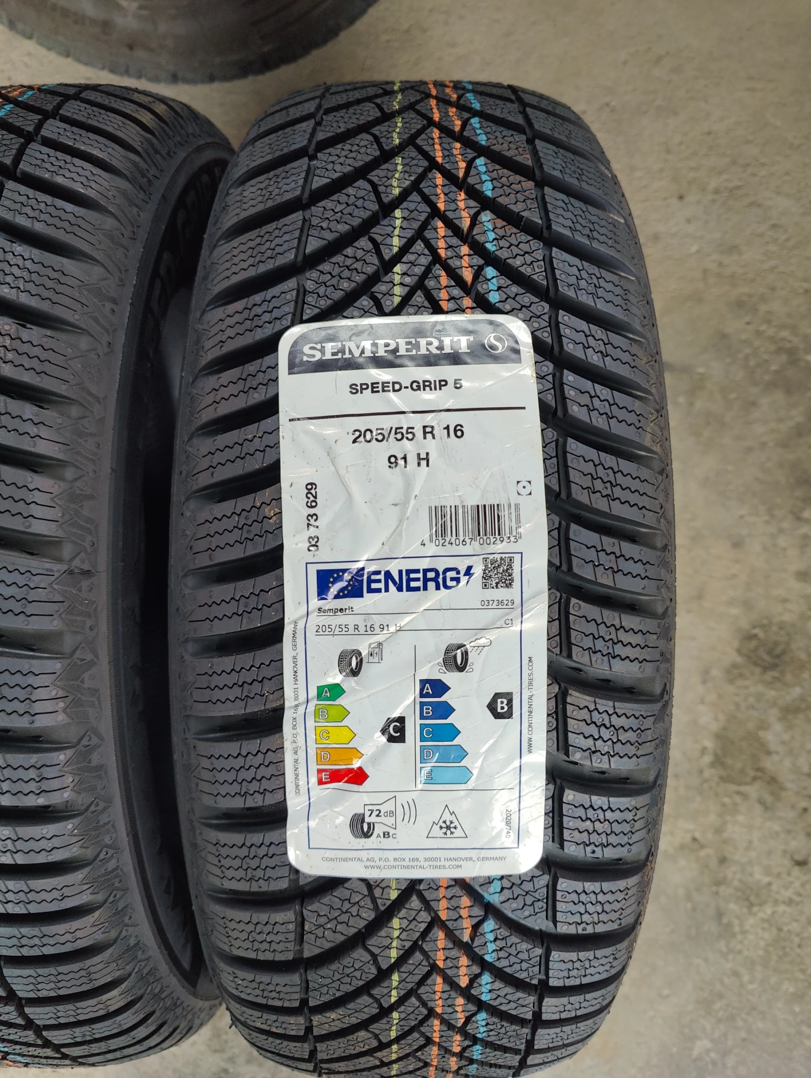 Гуми Зимни 205/55R16, снимка 3 - Гуми и джанти - 55162536