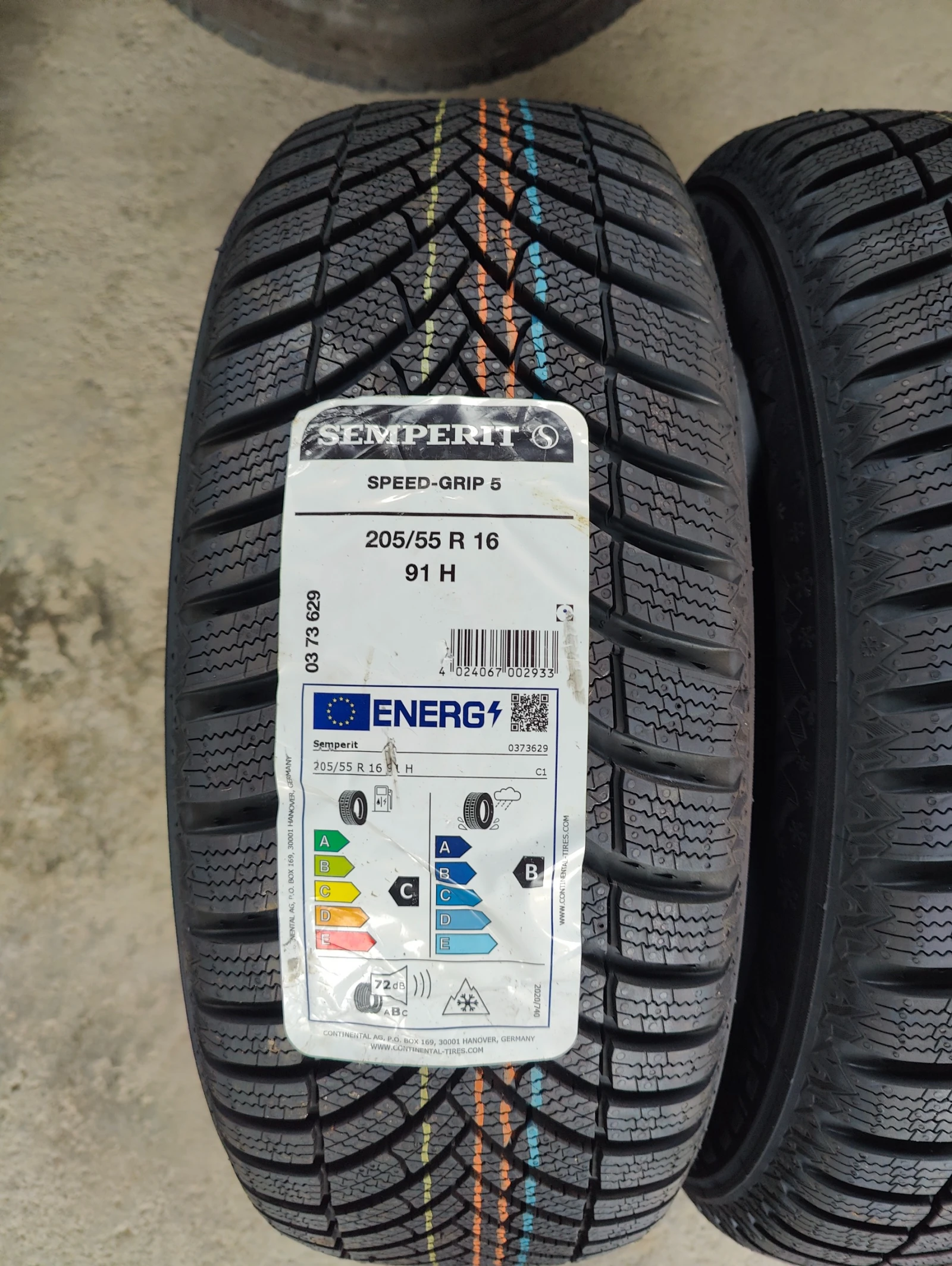Гуми Зимни 205/55R16, снимка 2 - Гуми и джанти - 55162536