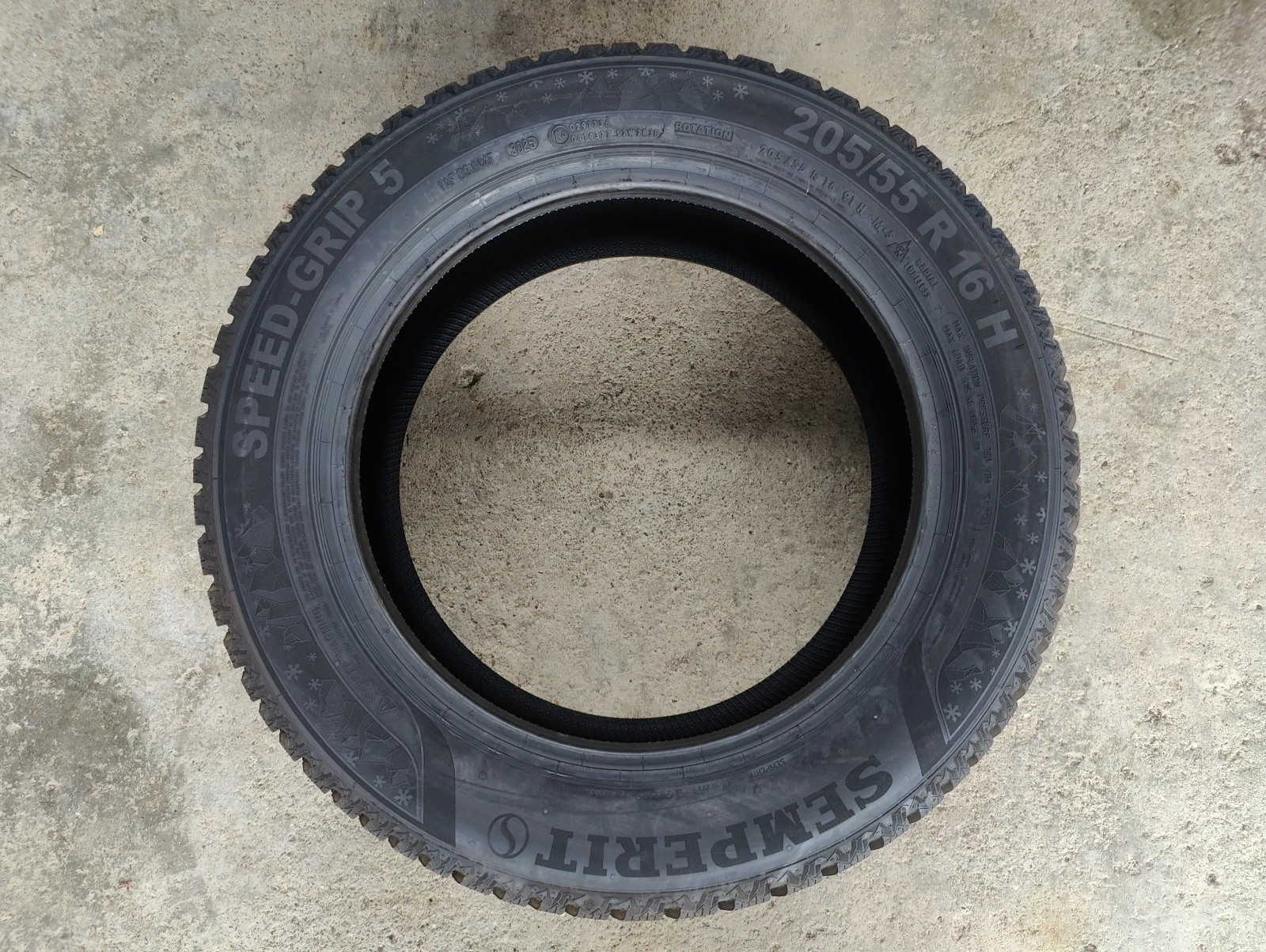 Гуми Зимни 205/55R16, снимка 5 - Гуми и джанти - 55162536
