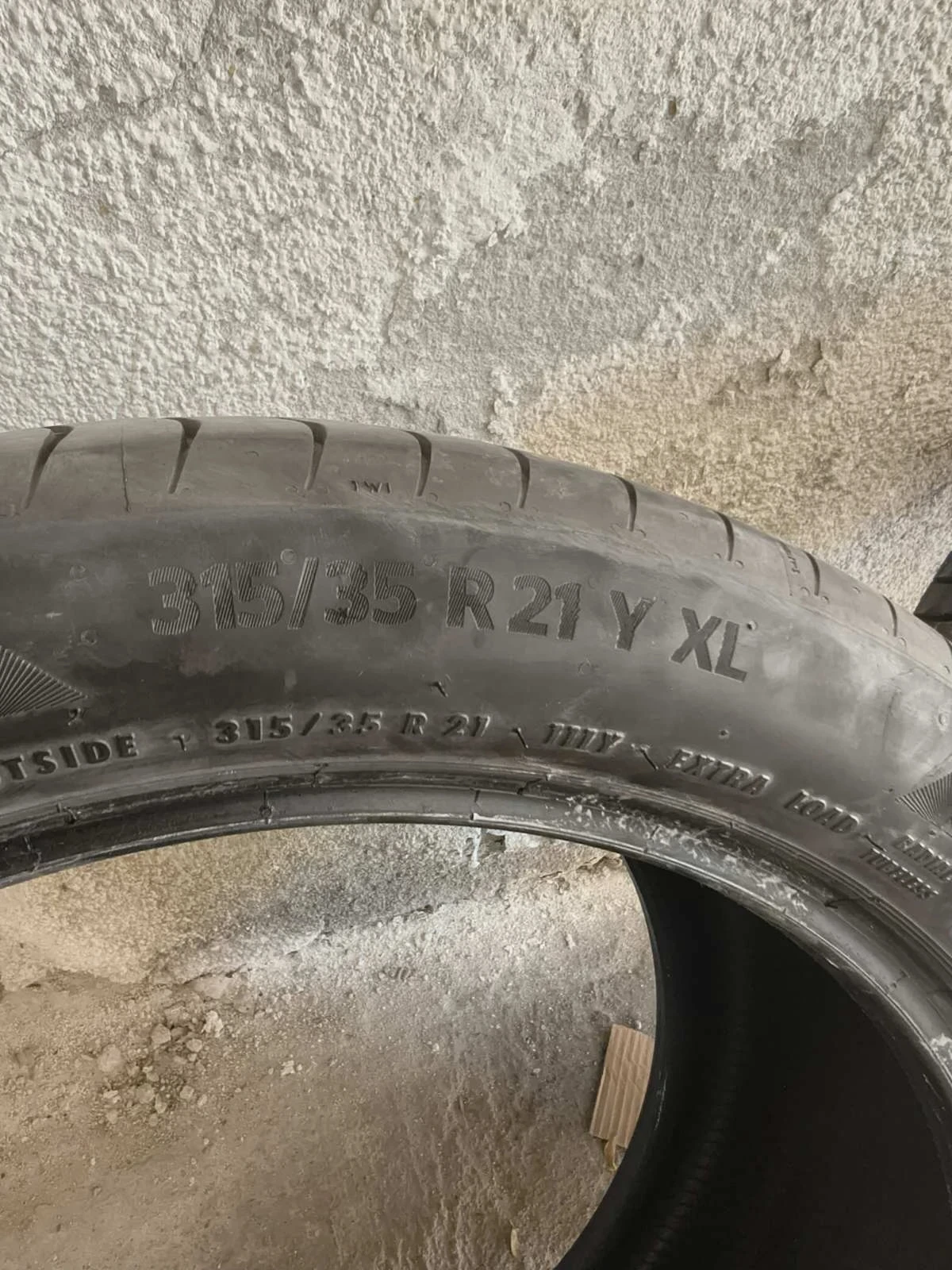 Гуми Летни 315/35R21, снимка 3 - Гуми и джанти - 55406467