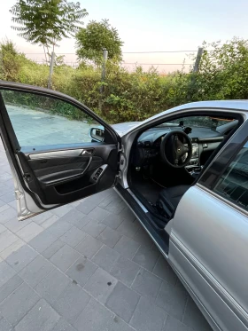 Mercedes-Benz C 220 Avangarde Facelift, снимка 12