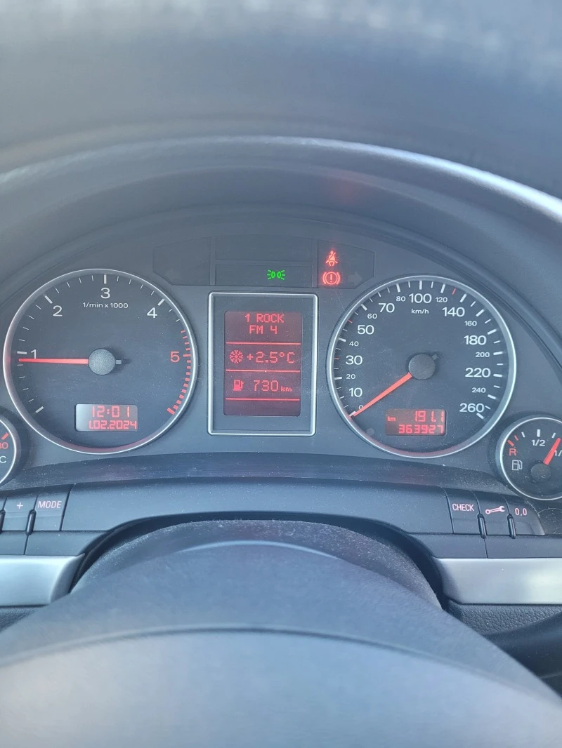 Audi A4 2.0TDI, снимка 5 - Автомобили и джипове - 45503827