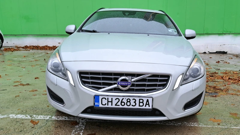 Volvo V60 D3, снимка 2 - Автомобили и джипове - 48568464