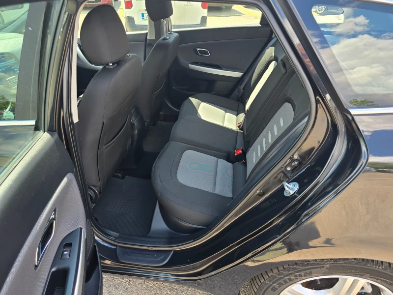 Kia Ceed 1.6 Швейцария, снимка 10 - Автомобили и джипове - 50481489