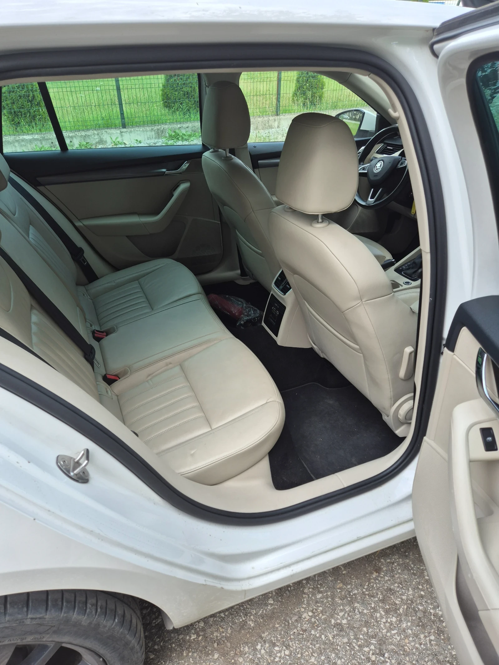 Skoda Octavia 1.6TDI DSG LED Печка, снимка 8 - Автомобили и джипове - 46335724