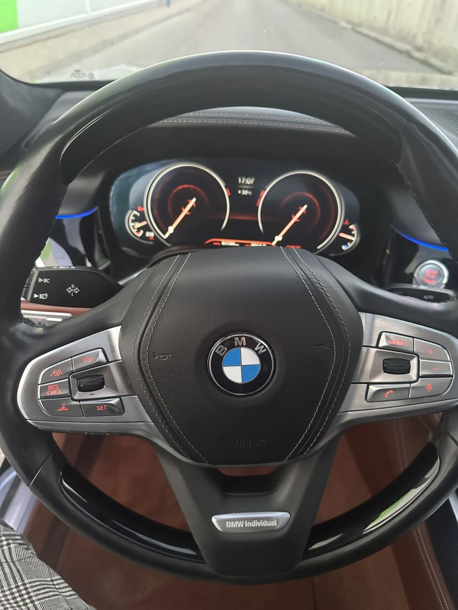 BMW 750 Individual - изображение 9