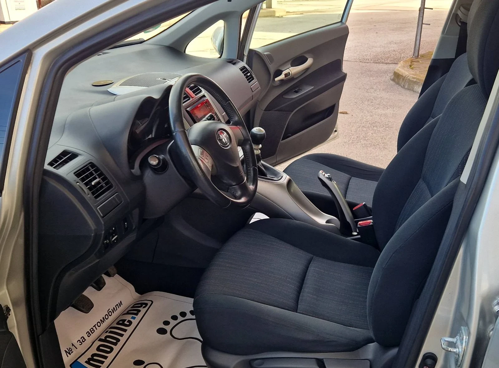 Toyota Auris 1.6куб.131к.с.2010г. Бензин , снимка 13 - Автомобили и джипове - 53820659