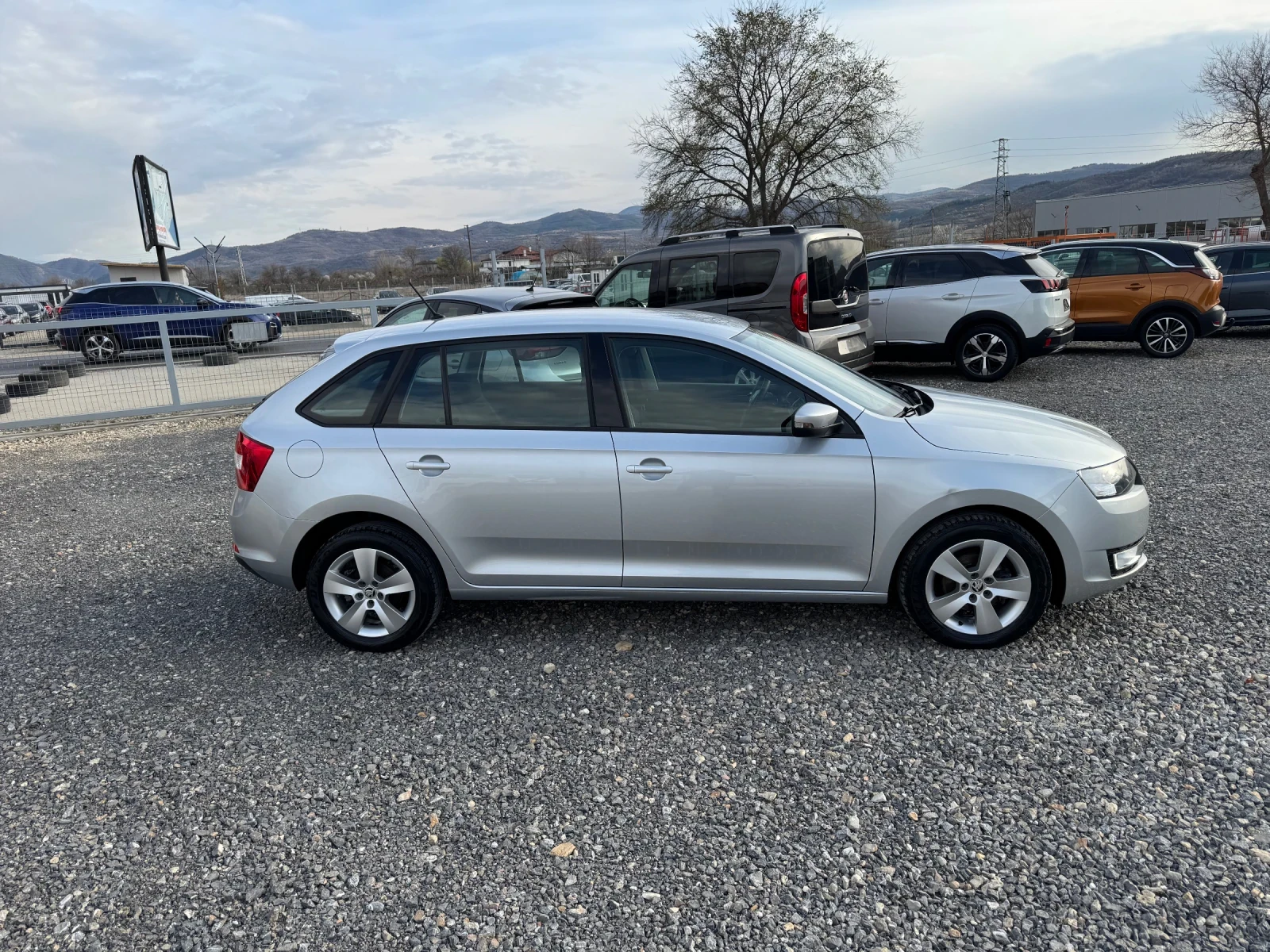 Skoda Rapid 1.4TDI, снимка 6 - Автомобили и джипове - 53978462