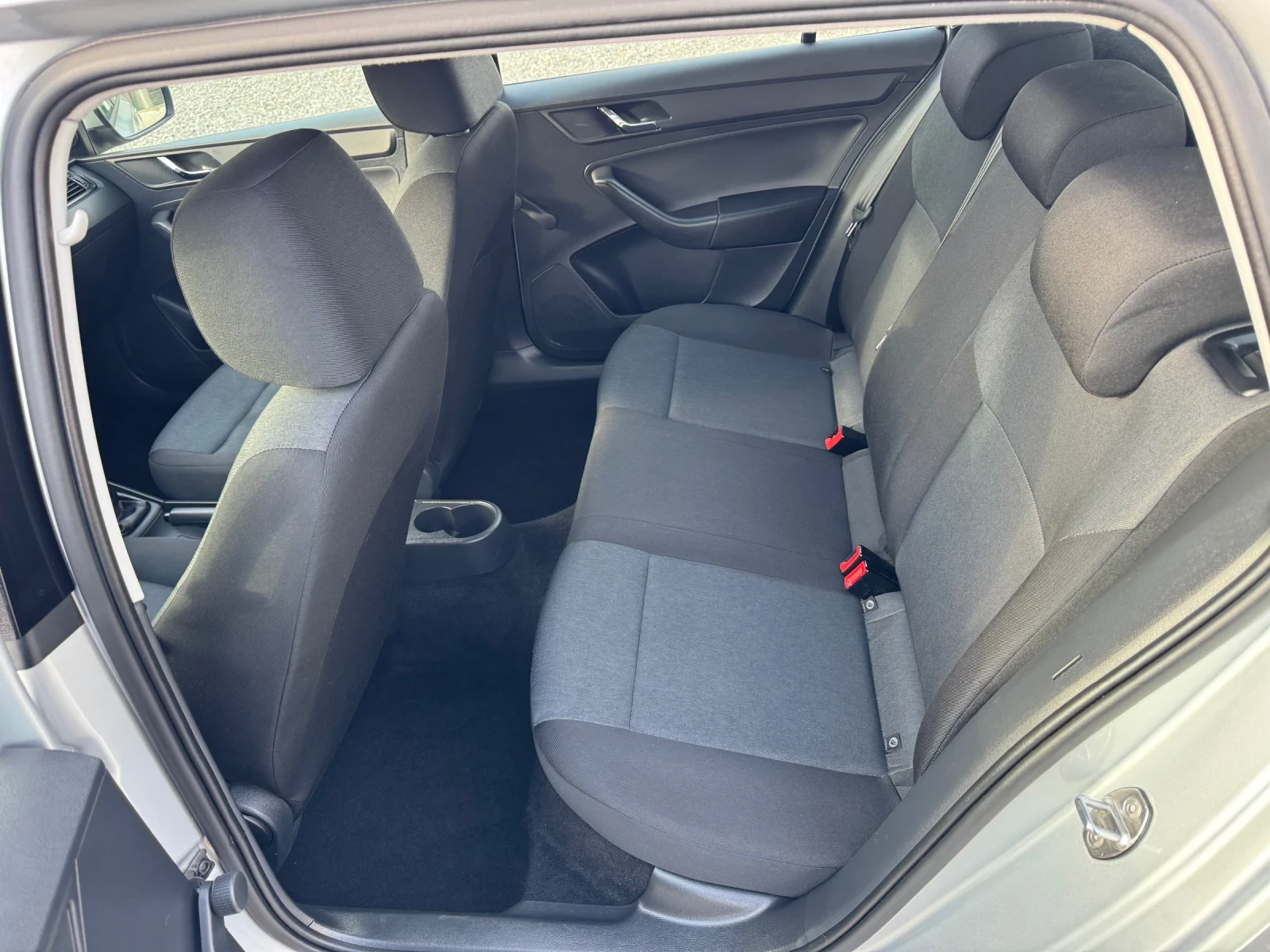 Skoda Rapid 1.4TDI, снимка 16 - Автомобили и джипове - 53978462