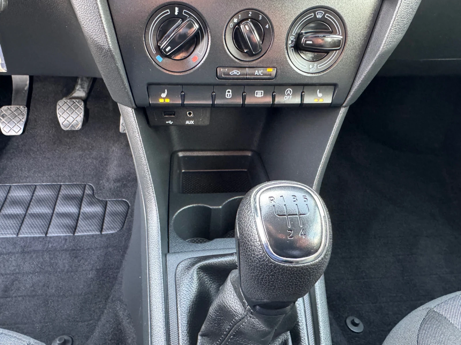 Skoda Rapid 1.4TDI, снимка 11 - Автомобили и джипове - 53978462