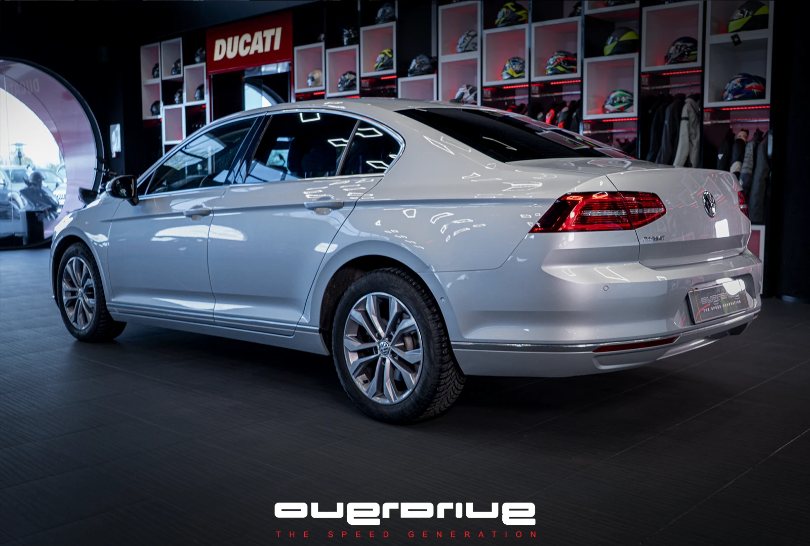 VW Passat 2.0 TDI BMT, снимка 4 - Автомобили и джипове - 54268788