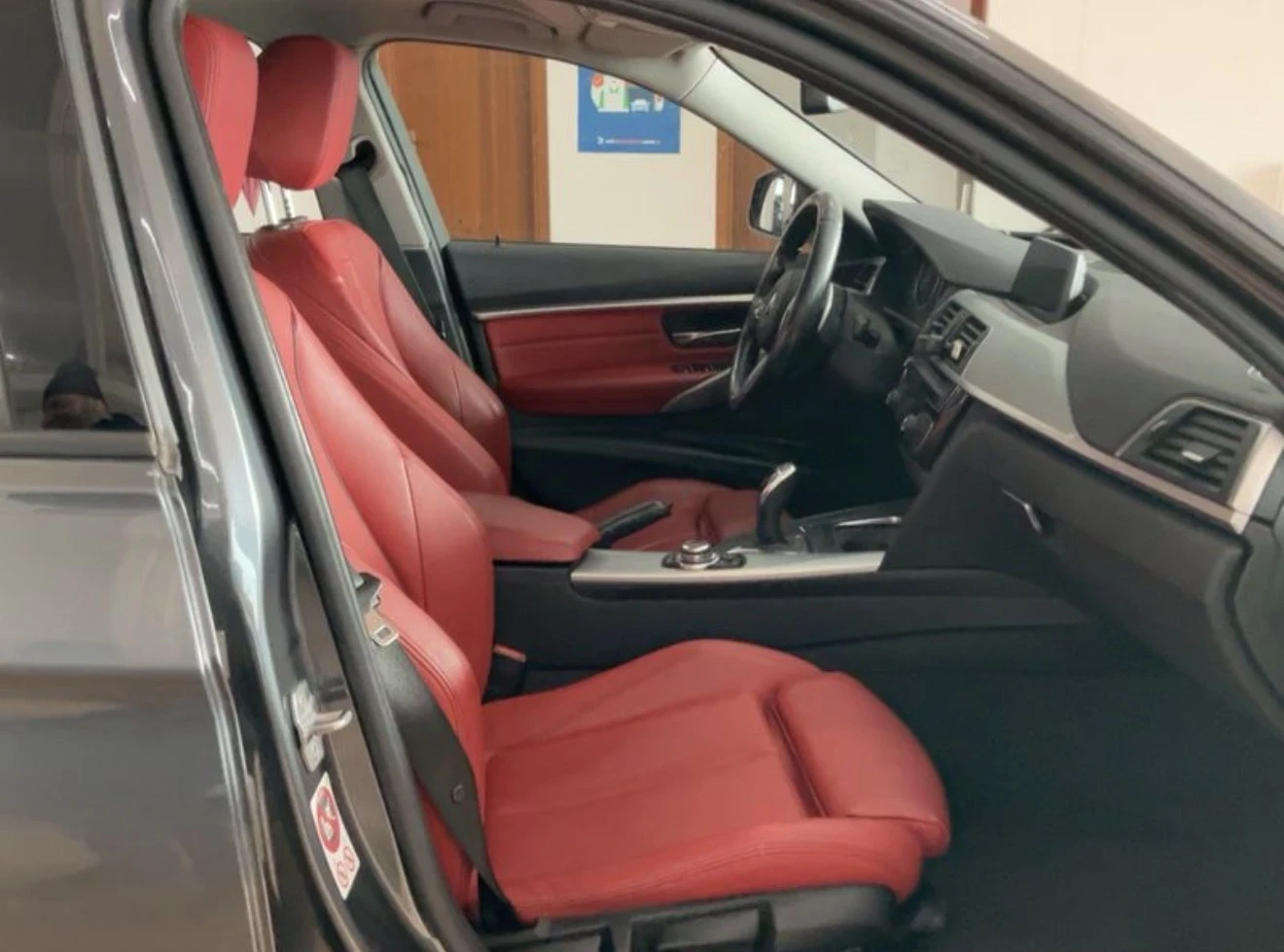 BMW 320 X-DRIVE / SPORT LINE / М INTERIOR / INDIVIDUAL, снимка 2 - Автомобили и джипове - 54970737