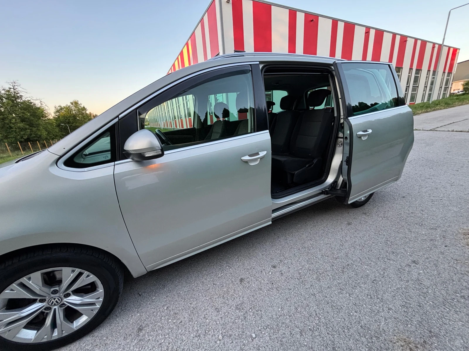 VW Sharan 2.0 tdi avtomatik 6+ 1 , снимка 7 - Автомобили и джипове - 54983242