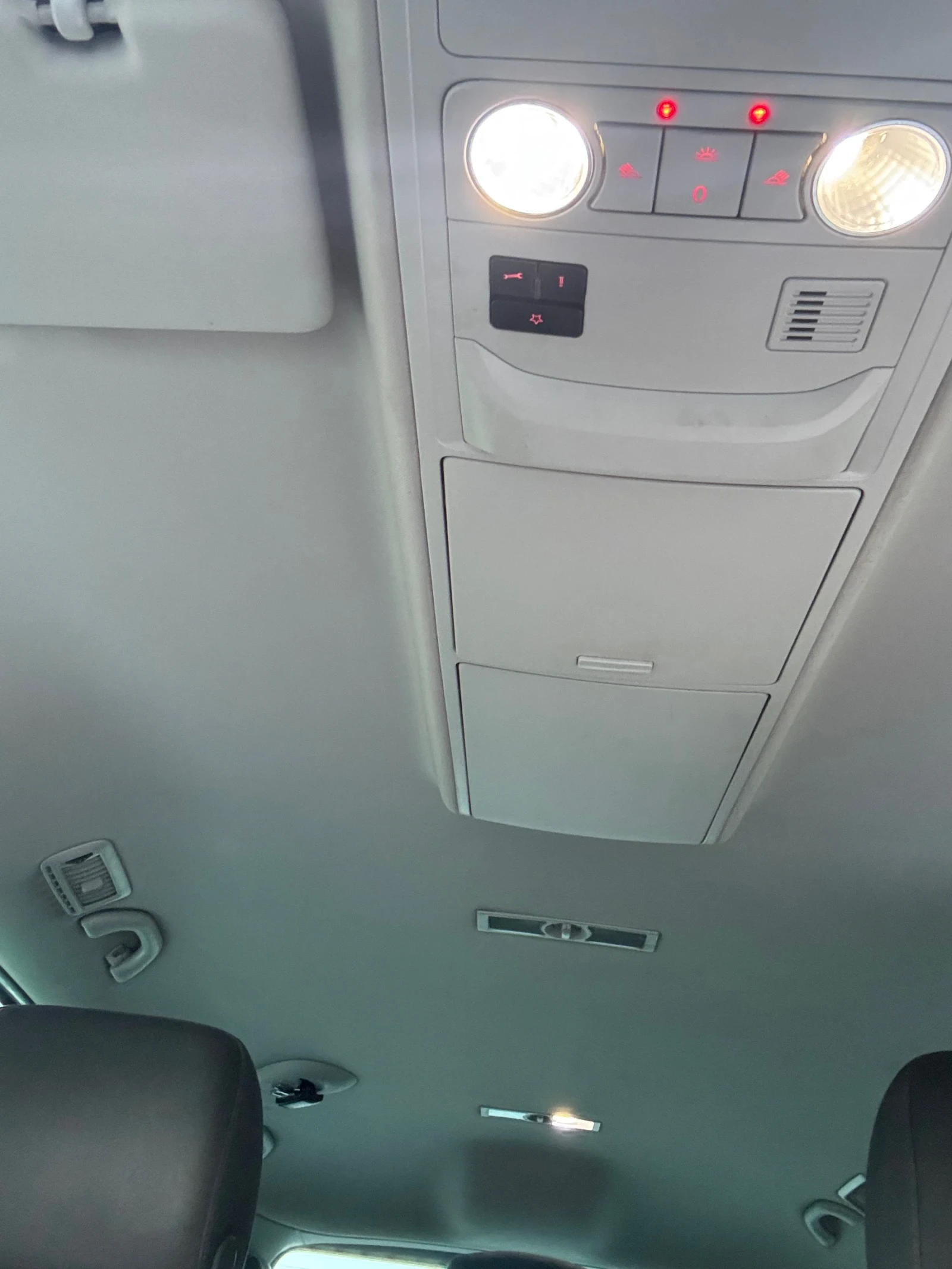 VW Sharan 2.0 tdi avtomatik 6+ 1 , снимка 11 - Автомобили и джипове - 54983242